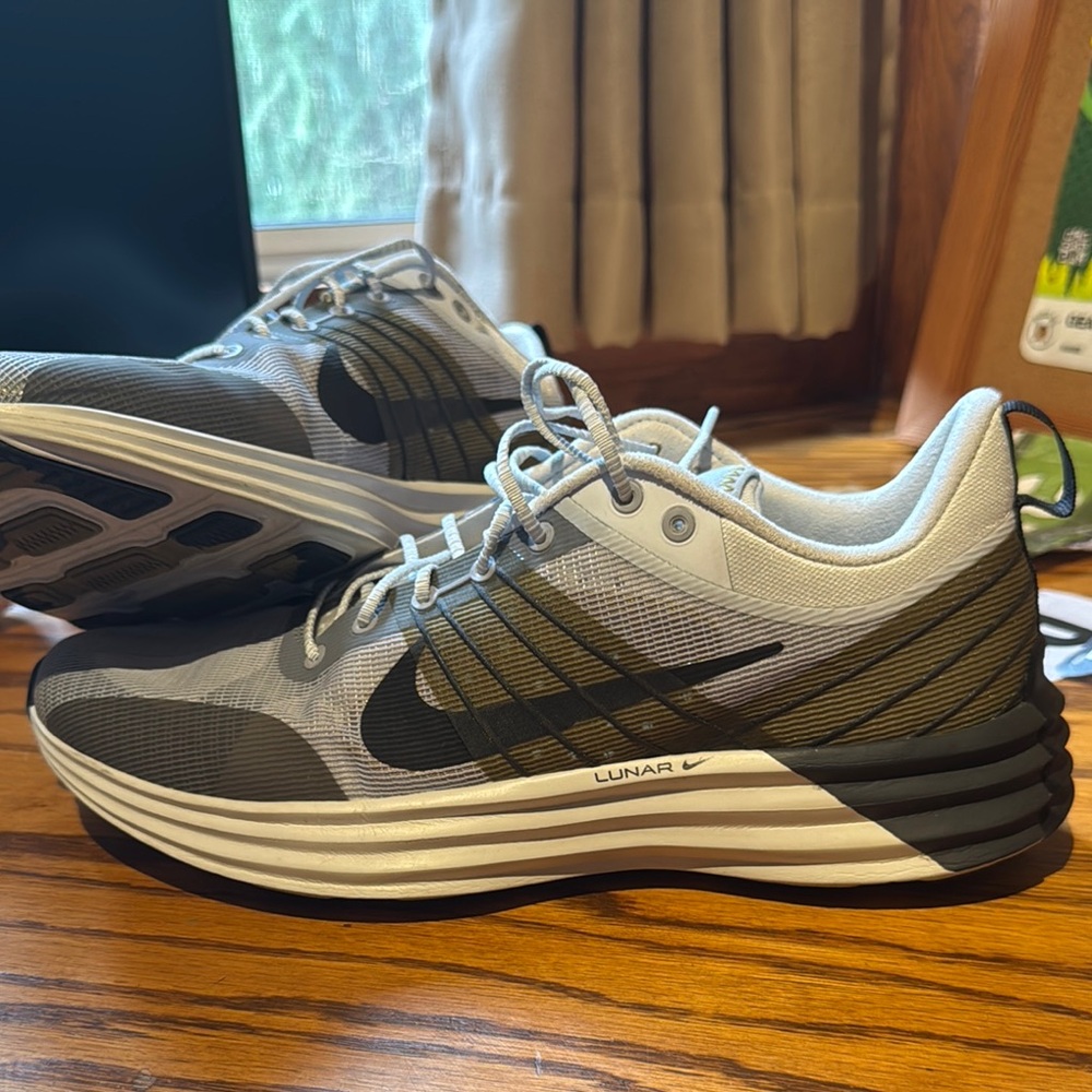 Nike Lunar Roam Size 12